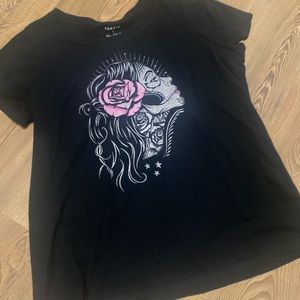 🎄🎄Torrid Skull t shirt